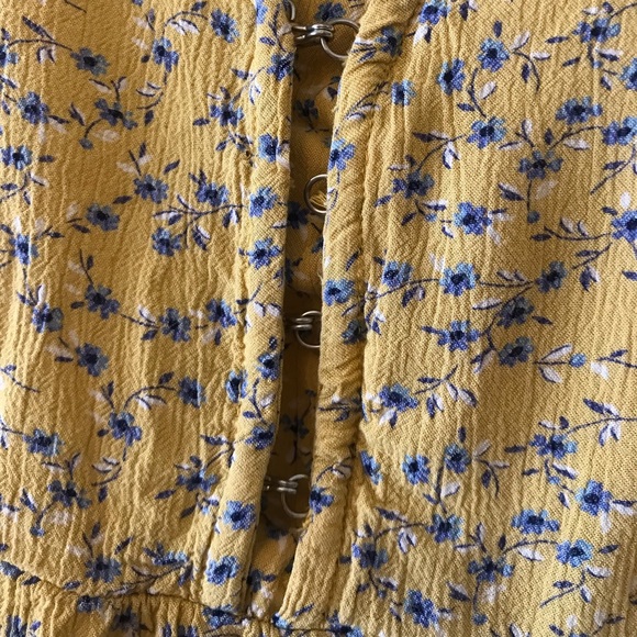 AE Yellow and blue shirt w/criss cross back Size XL - Picture 5 of 7